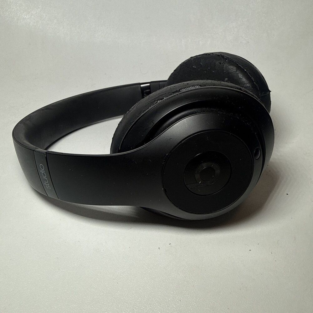 Beats by Dr. Dre Studio3 Wireless Bluetooth Over-Ear Headphones Black Pad Wear